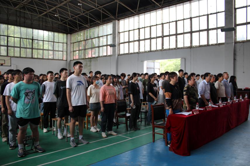 冰球官网举办2022-2023学年“五四”表彰大会暨文艺汇演 冰球官网举办2022-2023学年“五四”表彰大会暨文艺汇演