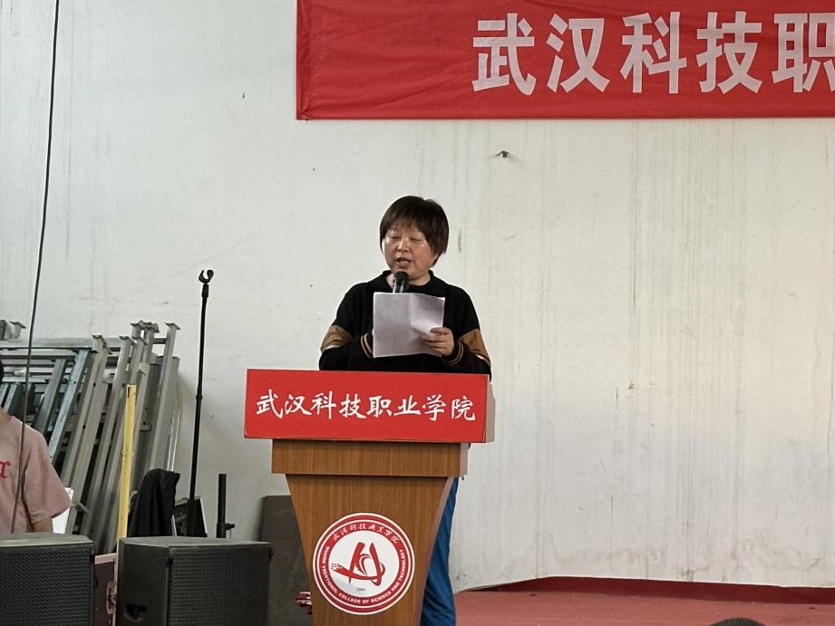 冰球官网举办2022-2023学年“五四”表彰大会暨文艺汇演 冰球官网举办2022-2023学年“五四”表彰大会暨文艺汇演