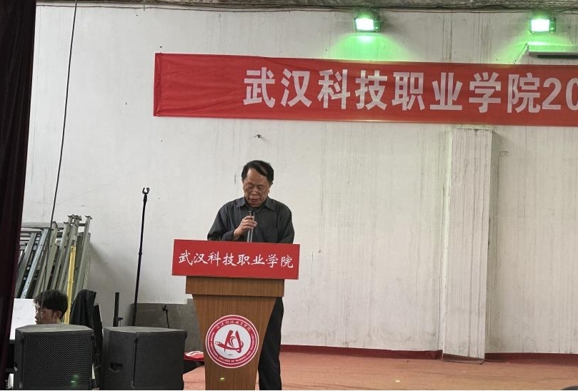 冰球官网举办2022-2023学年“五四”表彰大会暨文艺汇演 冰球官网举办2022-2023学年“五四”表彰大会暨文艺汇演