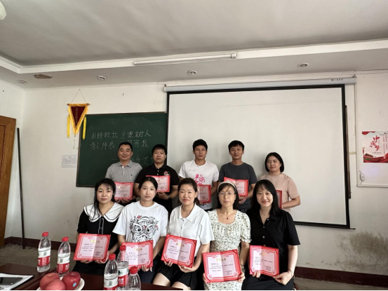 冰球官网召开“躬耕教坛，强国有我”教师节座谈会