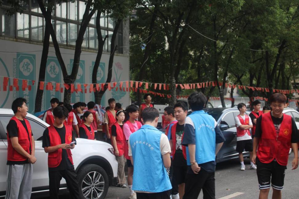 冰球官网顺利开展迎接2023级新生报道工作 冰球官网顺利开展迎接2023级新生报道工作