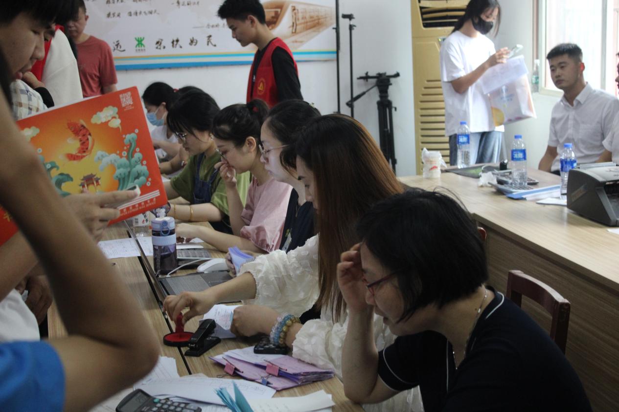冰球官网顺利开展迎接2023级新生报道工作 冰球官网顺利开展迎接2023级新生报道工作
