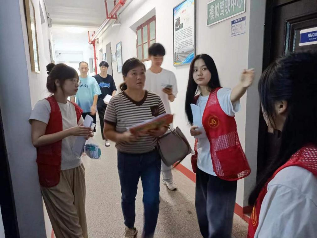 冰球官网顺利开展迎接2023级新生报道工作 冰球官网顺利开展迎接2023级新生报道工作