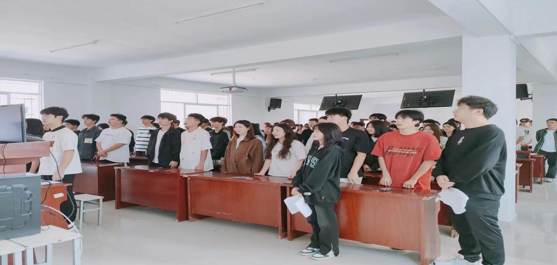 坚定不移跟党走,青春奋进新征程 ——MG冰球突破官网网站第四期团课结业典礼暨入团仪式 坚定不移跟党走,青春奋进新征程 ——MG冰球突破官网网站第四期团课结业典礼暨入团仪式