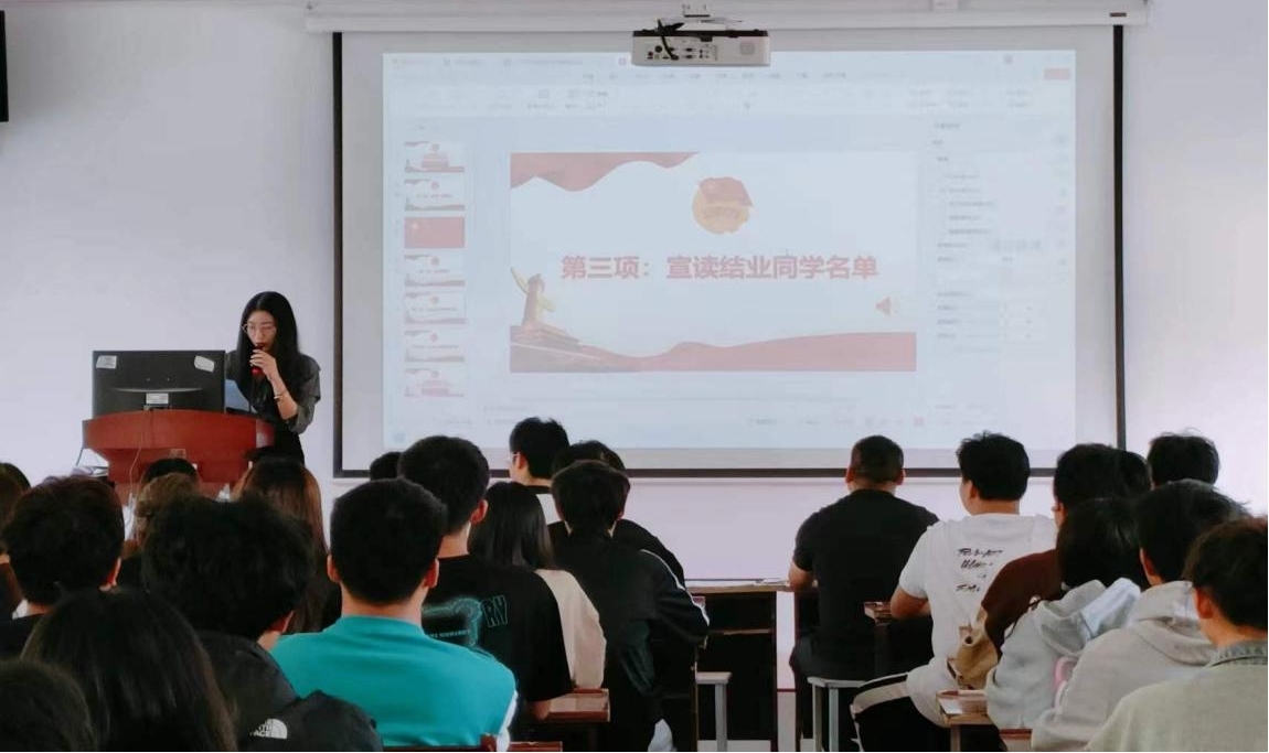 坚定不移跟党走,青春奋进新征程 ——MG冰球突破官网网站第四期团课结业典礼暨入团仪式 坚定不移跟党走,青春奋进新征程 ——MG冰球突破官网网站第四期团课结业典礼暨入团仪式