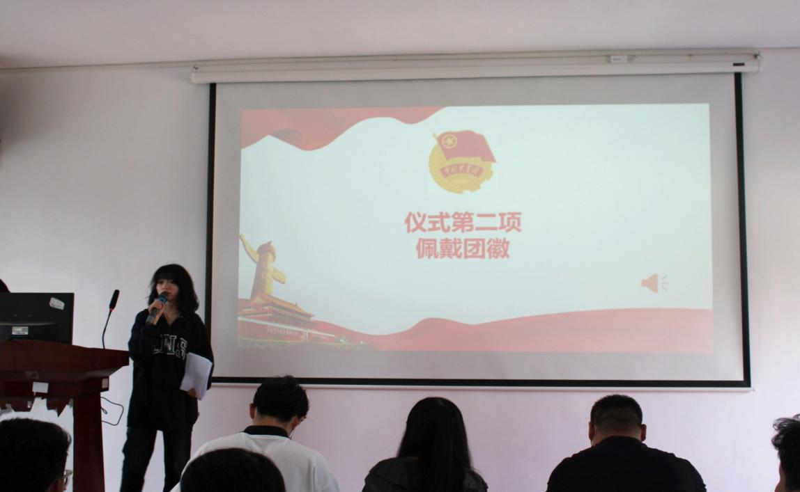 坚定不移跟党走,青春奋进新征程 ——MG冰球突破官网网站第四期团课结业典礼暨入团仪式 坚定不移跟党走,青春奋进新征程 ——MG冰球突破官网网站第四期团课结业典礼暨入团仪式