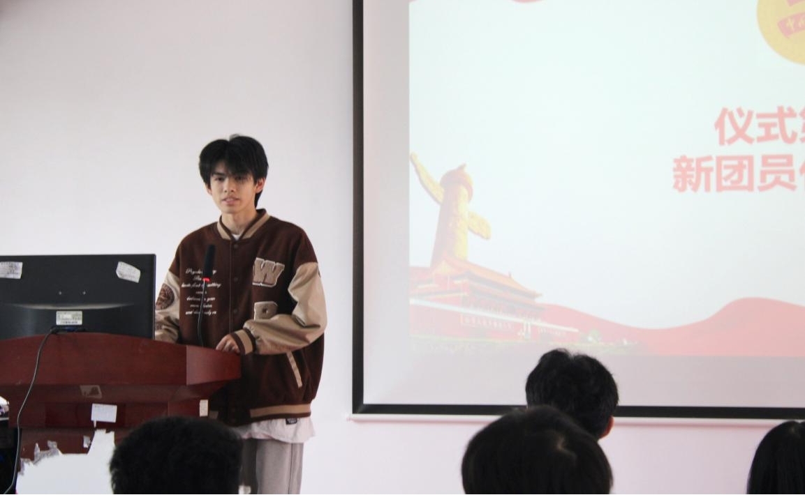 坚定不移跟党走,青春奋进新征程 ——MG冰球突破官网网站第四期团课结业典礼暨入团仪式 坚定不移跟党走,青春奋进新征程 ——MG冰球突破官网网站第四期团课结业典礼暨入团仪式