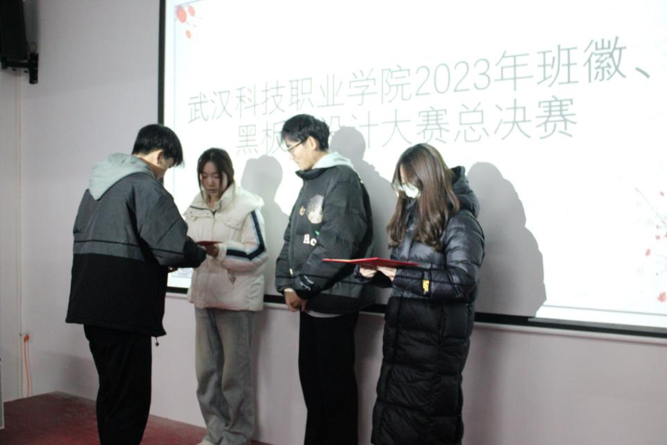 MG冰球突破官网网站2023年班徽、黑板报设计大赛顺利开展