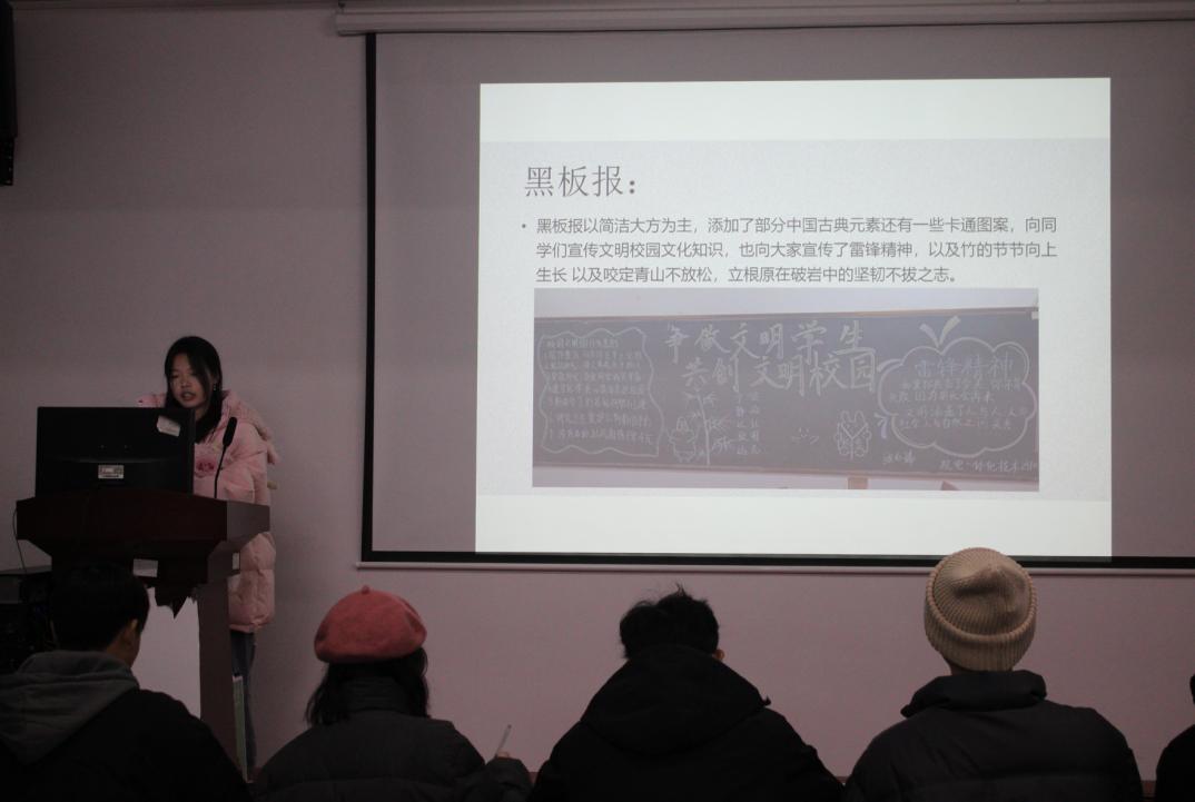 MG冰球突破官网网站2023年班徽、黑板报设计大赛顺利开展 MG冰球突破官网网站2023年班徽、黑板报设计大赛顺利开展