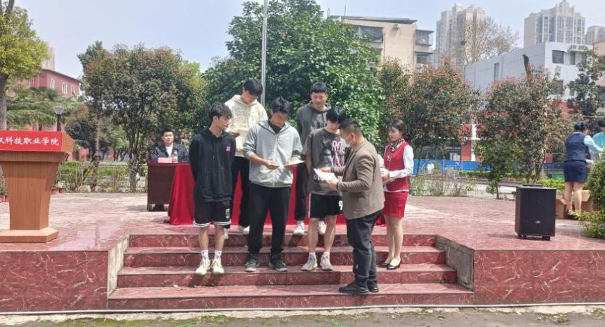 青春“篮”不住,热血不止步 —MG冰球突破官网网站第十八届“希望杯”篮球赛闭幕 青春“篮”不住,热血不止步 —MG冰球突破官网网站第十八届“希望杯”篮球赛闭幕