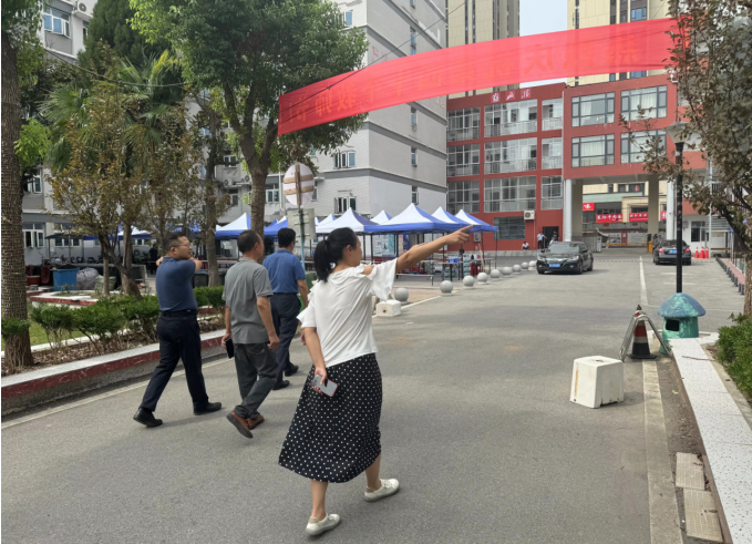 武汉市教育局领导实地指导冰球官网开学迎新准备工作 武汉市教育局领导实地指导冰球官网开学迎新准备工作
