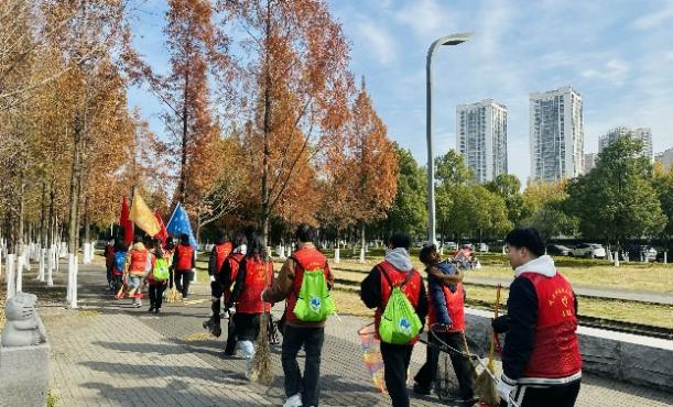 携手四域联动健步走,共筑爱河护湖新征程 携手四域联动健步走,共筑爱河护湖新征程