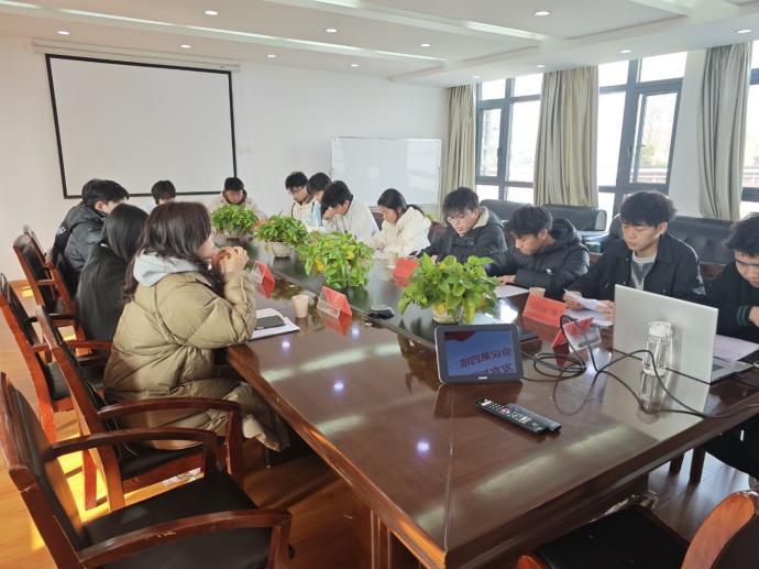 凝聚青春力量，共筑团结梦想 ——MG冰球突破官网网站24级团组织生活会纪实