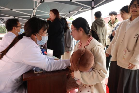 医校共建,关爱师生健康 医校共建,关爱师生健康