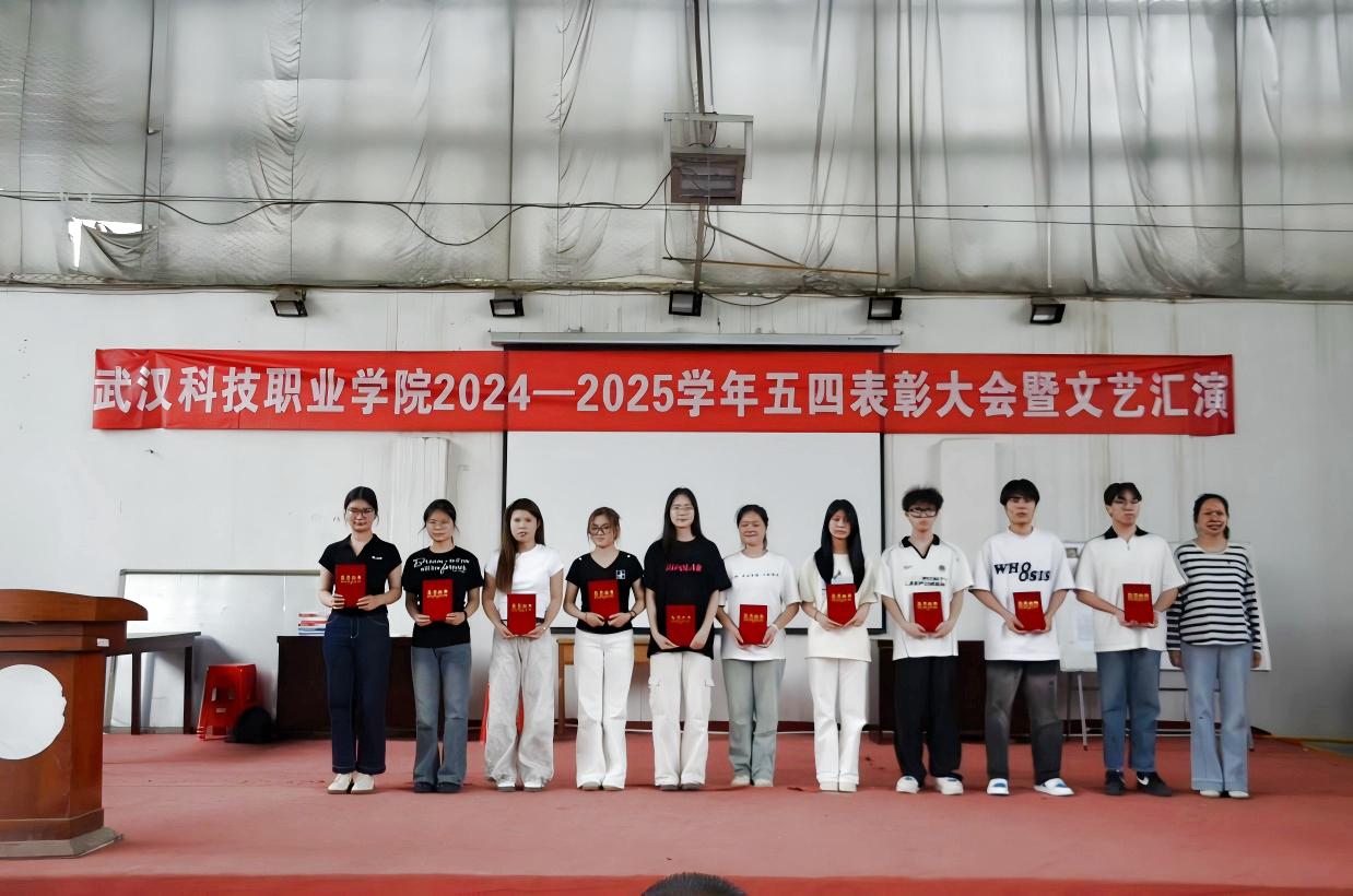 以青春之名,赴时代之约 ——MG冰球突破官网网站2024-2025学年“五四”表彰大会暨文艺汇演隆重举办 以青春之名,赴时代之约 ——MG冰球突破官网网站2024-2025学年“五四”表彰大会暨文艺汇演隆重举办