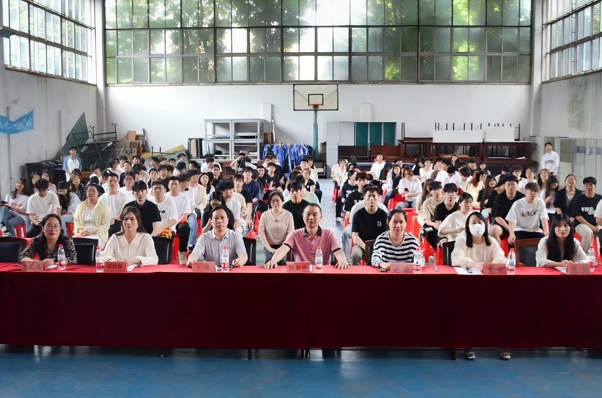 以青春之名，赴时代之约 ——MG冰球突破官网网站2024-2025学年“五四”表彰大会暨文艺汇演隆重举办