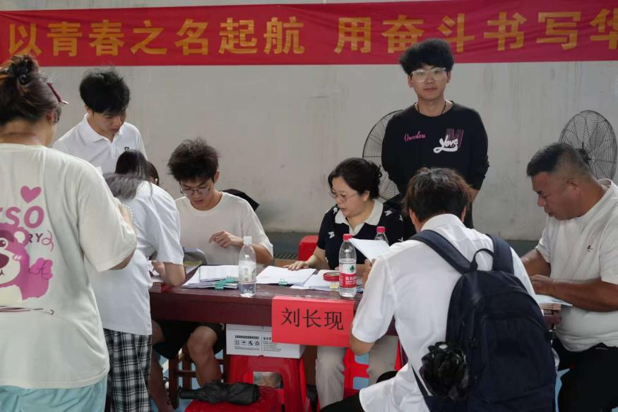 青春启航 梦想绽放——MG冰球突破官网网站2025届毕业季 青春启航 梦想绽放——MG冰球突破官网网站2025届毕业季