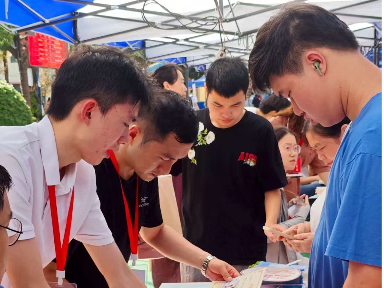 以心迎新，共赴星海——MG冰球突破官网网站圆满完成2025级新生迎接工作