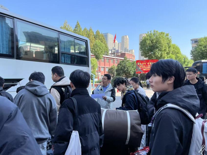 党建护航实习路 校企携手启新程—MG冰球突破官网网站52名学子赴武汉海尔电冰柜有限公司开展岗位实习