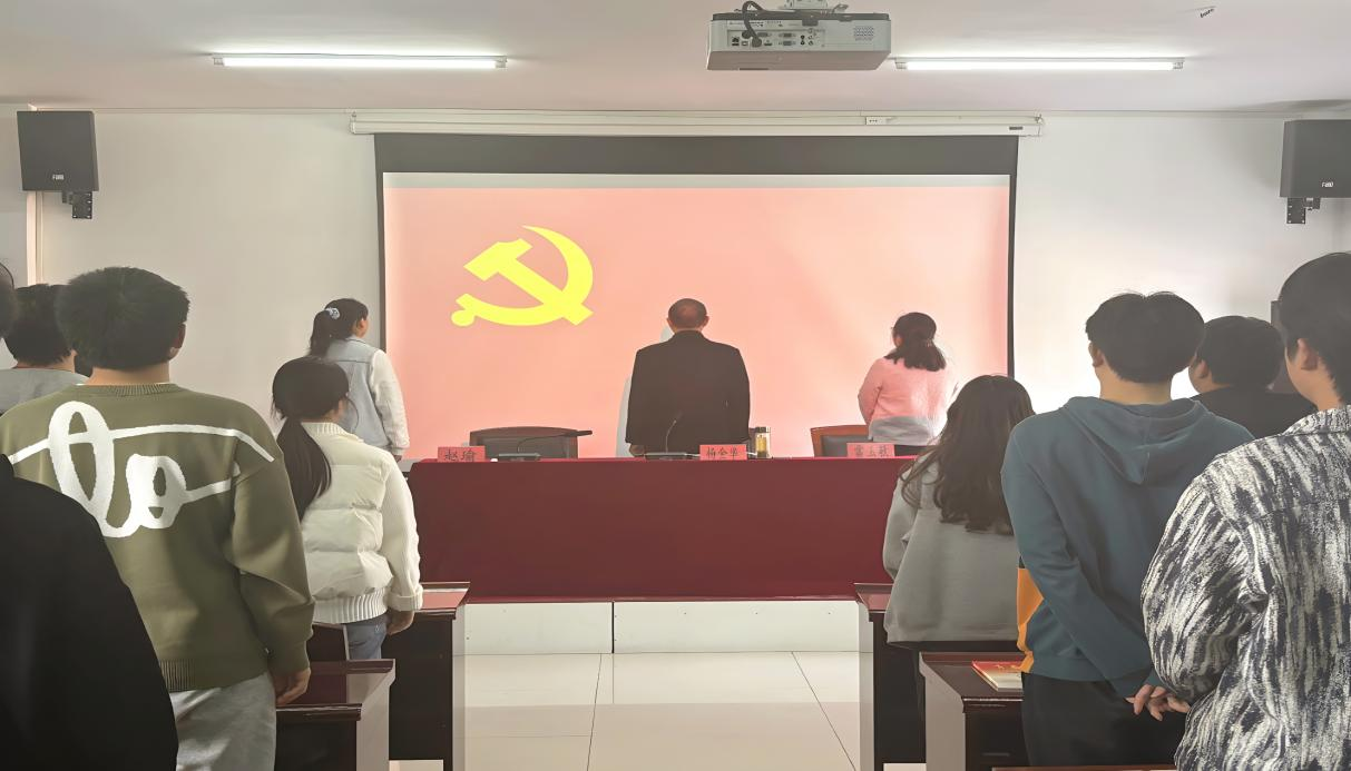 MG冰球突破官网网站第40期业余党校开班典礼顺利举行