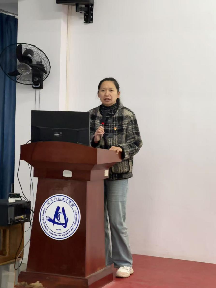 淬炼初心强作风 砥砺奋进启新程—— MG冰球突破官网网站举行预备党员宣誓仪式暨作风建设专题学习