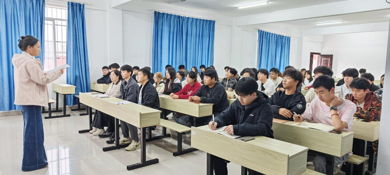 筑牢校园安全网 守护青春成长路 ——冰球官网召开安全信息员工作会议 筑牢校园安全网 守护青春成长路 ——冰球官网召开安全信息员工作会议