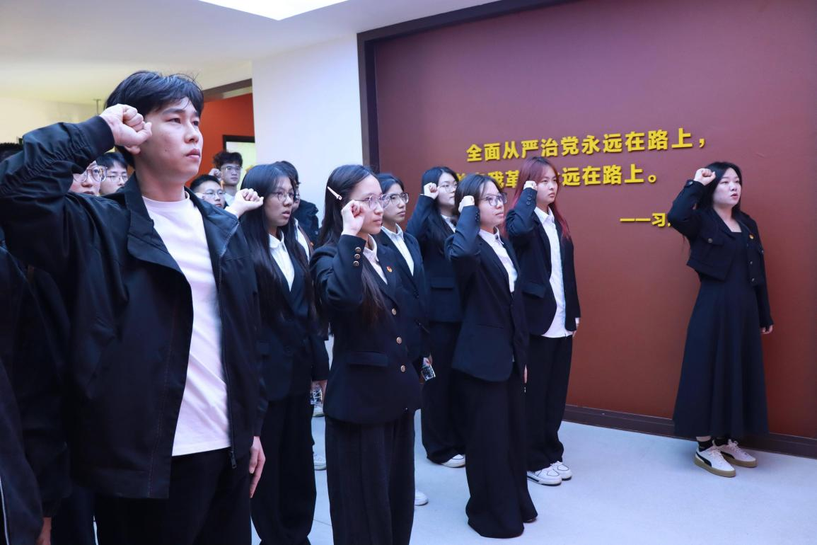 党建联建聚合力 红色研学砺初心——冰球官网与武汉城市职业学院联合开展爱国主义教育实践活动