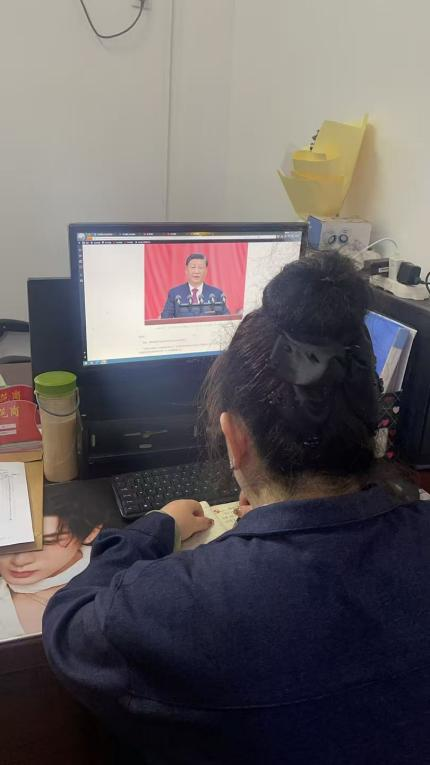 从“领学”到“研学”:冰球官网掀起学习宣传贯彻党的二十届四中全会精神热潮 从“领学”到“研学”:冰球官网掀起学习宣传贯彻党的二十届四中全会精神热潮