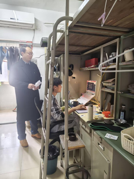 冰球官网开展学生宿舍卫生安全大检查 共筑平安校园