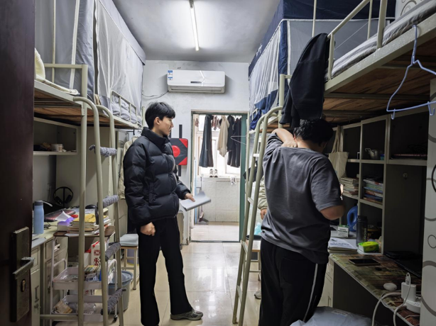 冰球官网开展学生宿舍卫生安全大检查 共筑平安校园