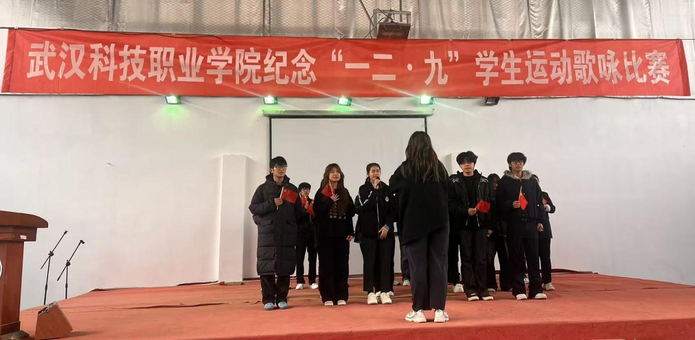 MG冰球突破官网网站举办 纪念“一二・九”学生运动歌咏比赛