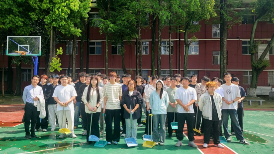 以劳育德，以行践知——冰球官网开展《劳动教育》课程实践活动