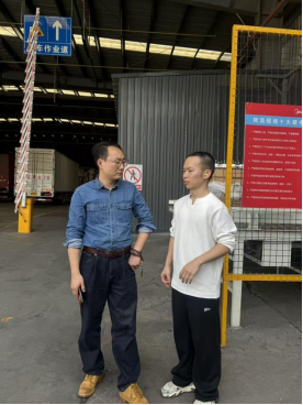 冰球官网2023级辅导员赴美的集团走访看望实习学生