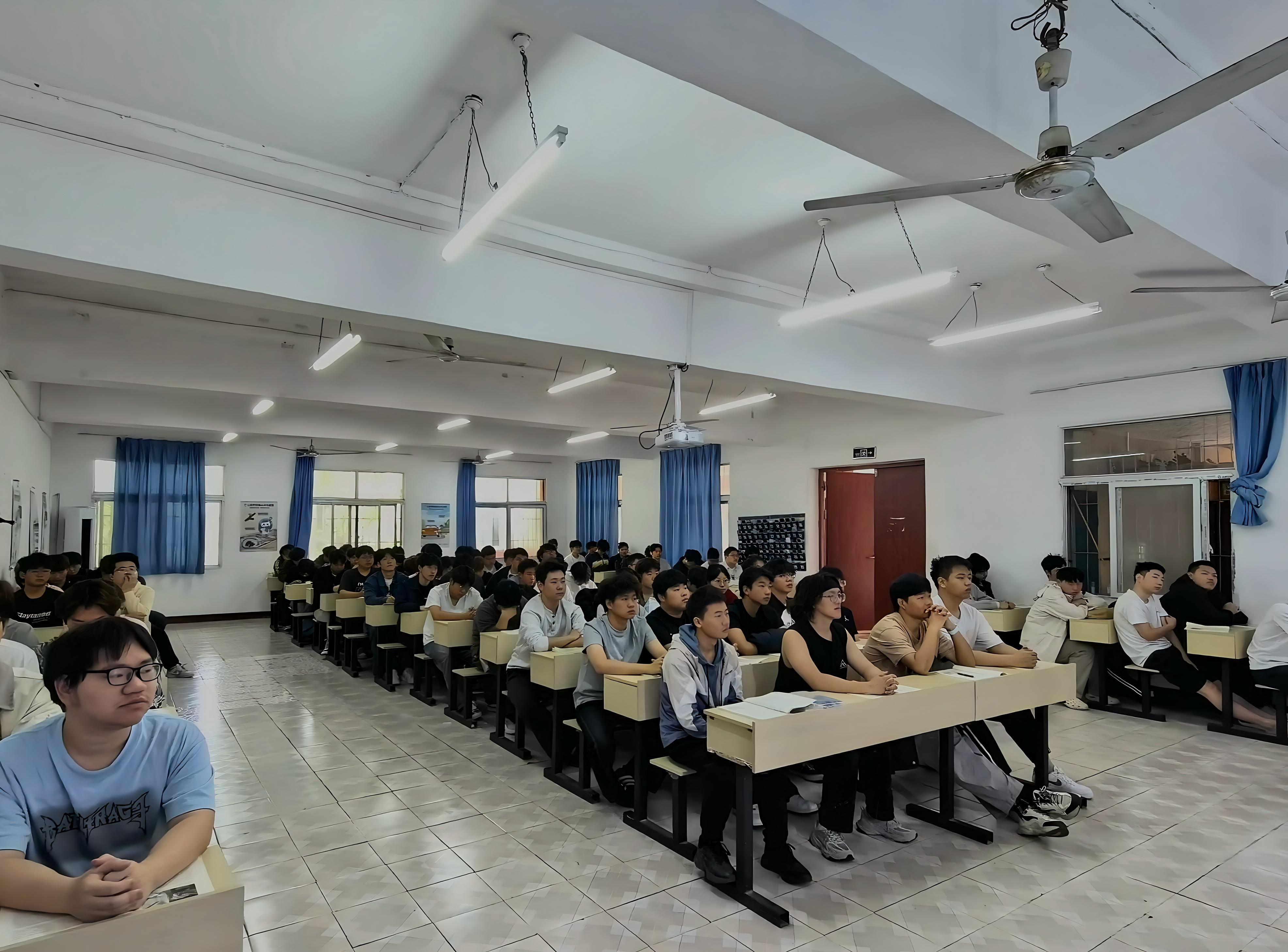 筑牢安全思想根基 勇担时代青年使命  —— 冰球官网组织学生同上总体国家安全观 “思政大课”