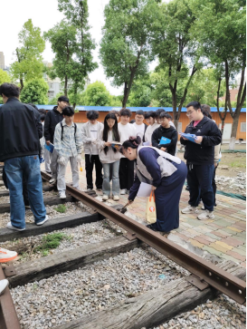 冰球官网铁道机车运用与维护专业开展《铁道概论》课程实训活动 冰球官网铁道机车运用与维护专业开展《铁道概论》课程实训活动