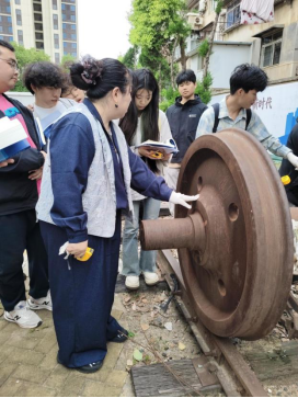 冰球官网铁道机车运用与维护专业开展《铁道概论》课程实训活动 冰球官网铁道机车运用与维护专业开展《铁道概论》课程实训活动