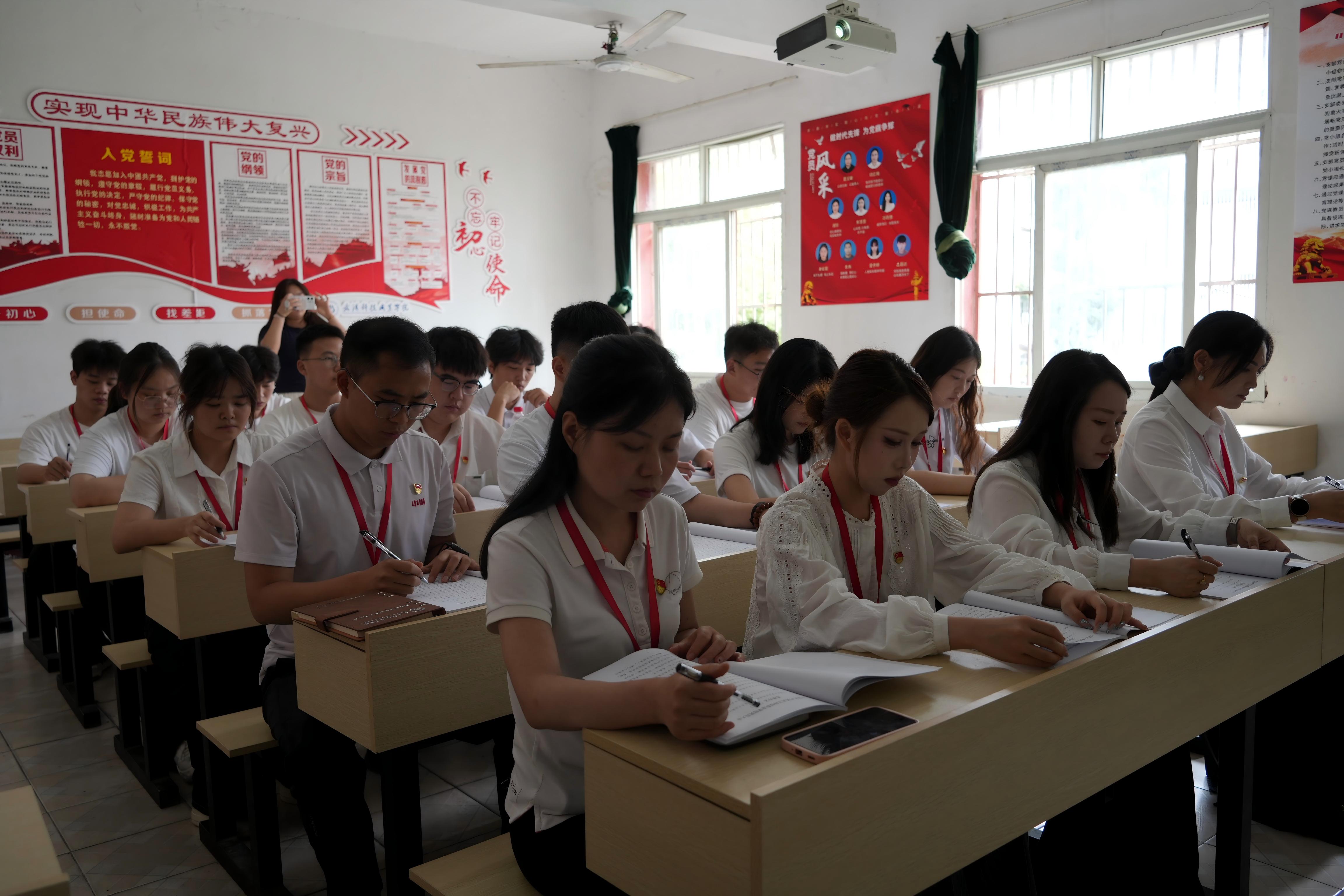 深耕红匠担使命 凝心聚力启新程 ——中国共产党MG冰球突破官网网站党员大会圆满召开
