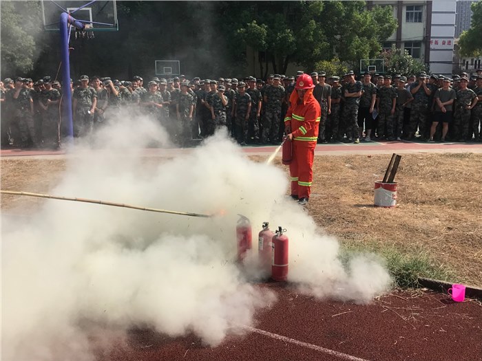 冰球官网开展2019级新生消防演练活动