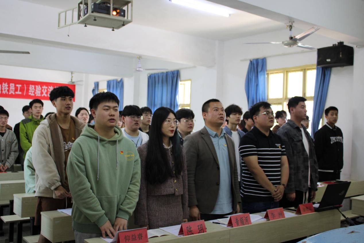 冰球官网团委举办第三期团课结业典礼暨入团仪式