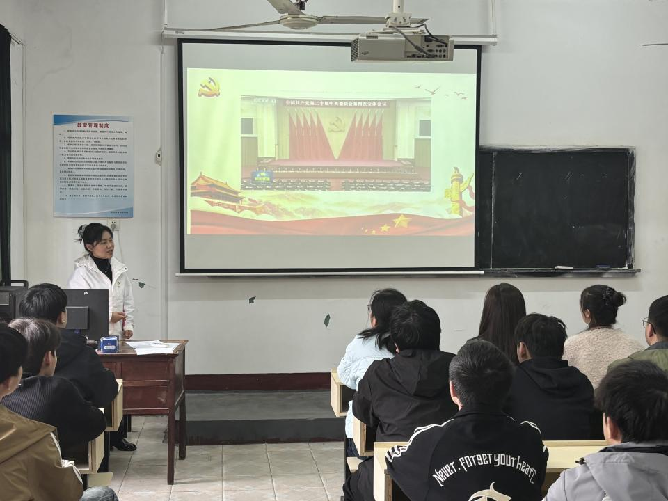 从“领学”到“研学”：冰球官网掀起学习宣传贯彻党的二十届四中全会精神热潮