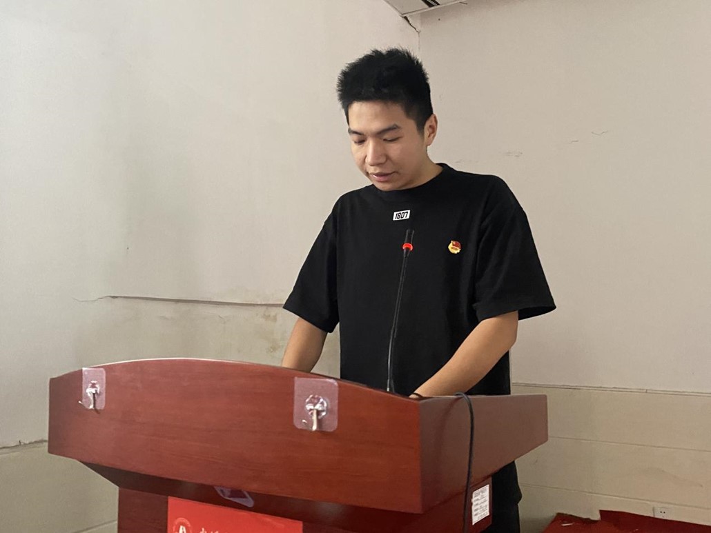 冰球官网举办首届团课结业典礼暨入团仪式