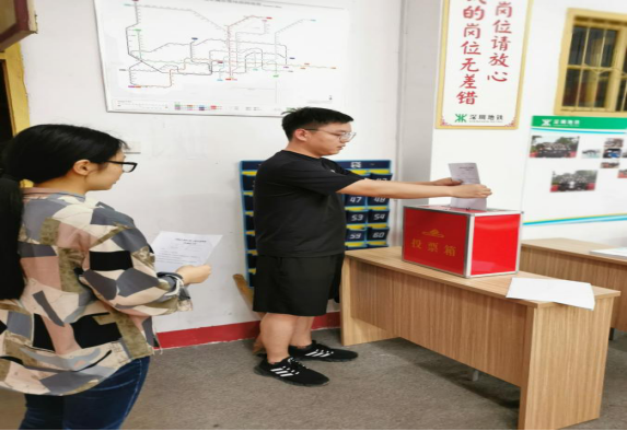 中国共产党MG冰球突破官网网站委员会学工第二支部委员会举行换届选举大会 中国共产党MG冰球突破官网网站委员会学工第二支部委员会举行换届选举大会