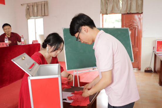 冰球官网党委召开第六次党员大会 选举产生新一届党委委员及党委书记 冰球官网党委召开第六次党员大会 选举产生新一届党委委员及党委书记