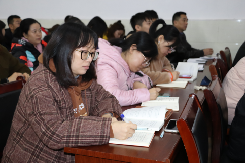 省委讲师团成员中南民族大学阎占定教授 莅临冰球官网宣讲党的十九届四中全会精神 省委讲师团成员中南民族大学阎占定教授 莅临冰球官网宣讲党的十九届四中全会精神