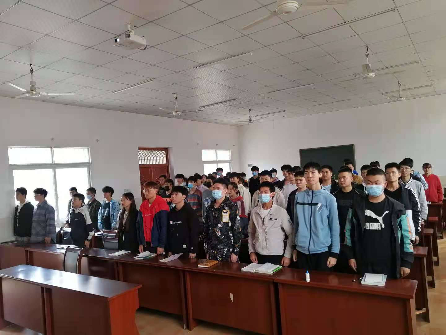冰球官网举行第三十期业余党校开班仪式
