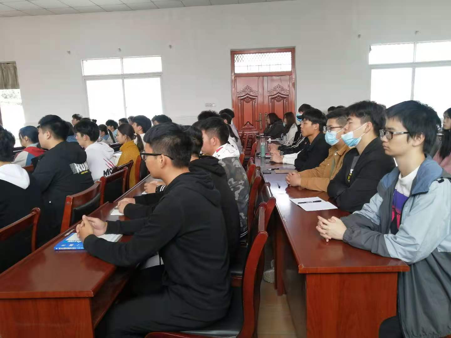 冰球官网举行第三十期业余党校开班仪式