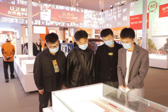 人民至上，生命至上 冰球官网组织党员教职工及入党积极分子 到武汉客厅参观抗疫专题展览