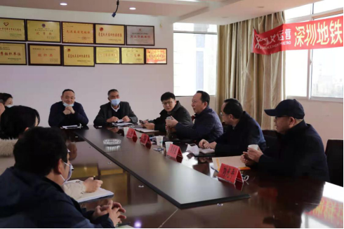 洪山区领导干部莅临冰球官网开展联系“七个一”重点工作 洪山区领导干部莅临冰球官网开展联系“七个一”重点工作